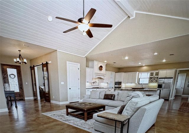 126 Packsaddle DR, Bastrop, TX 78602