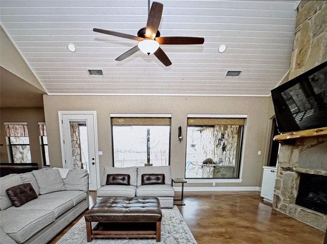 126 Packsaddle DR, Bastrop, TX 78602