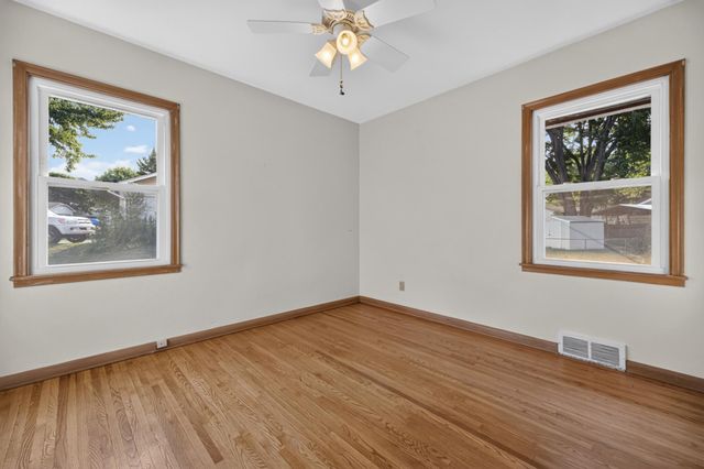 1220 Frisbie Avenue, Maplewood, MN 55109