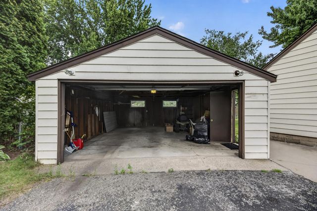 1220 Frisbie Avenue, Maplewood, MN 55109