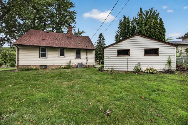 1220 Frisbie Avenue, Maplewood, MN 55109