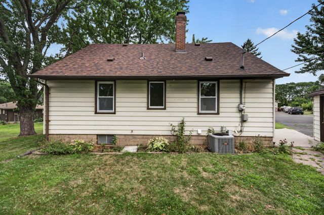1220 Frisbie Avenue, Maplewood, MN 55109