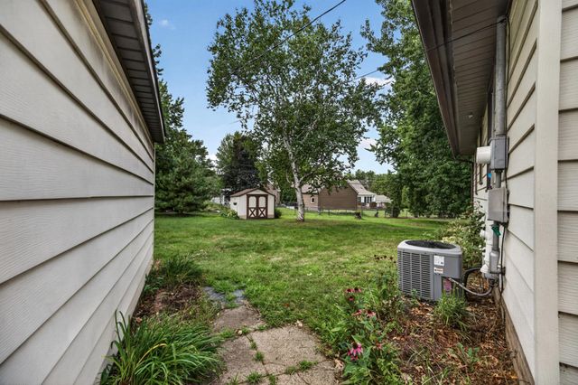 1220 Frisbie Avenue, Maplewood, MN 55109