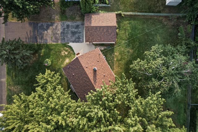 1220 Frisbie Avenue, Maplewood, MN 55109