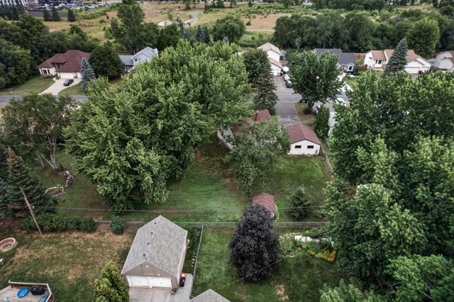 1220 Frisbie Avenue, Maplewood, MN 55109
