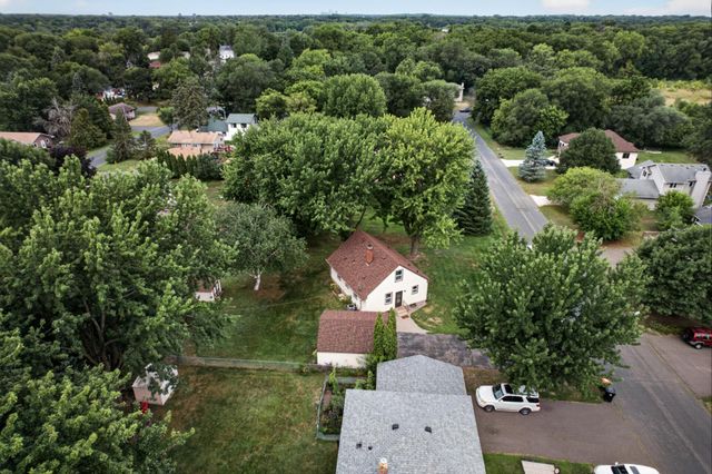 1220 Frisbie Avenue, Maplewood, MN 55109