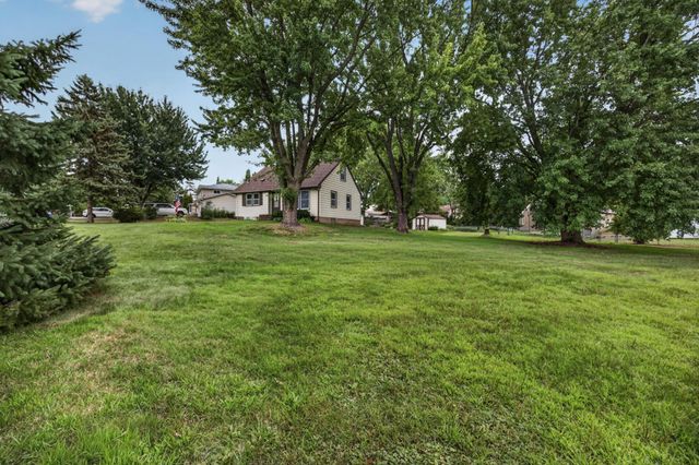 1220 Frisbie Avenue, Maplewood, MN 55109
