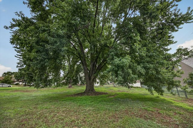 1220 Frisbie Avenue, Maplewood, MN 55109
