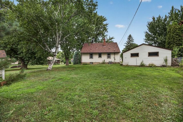 1220 Frisbie Avenue, Maplewood, MN 55109