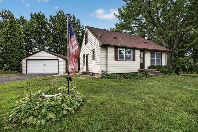 1220 Frisbie Avenue, Maplewood, MN 55109