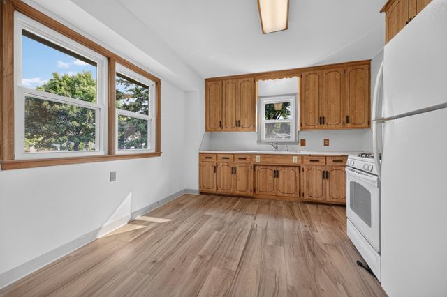 1220 Frisbie Avenue, Maplewood, MN 55109