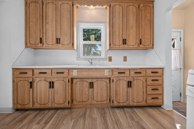 1220 Frisbie Avenue, Maplewood, MN 55109