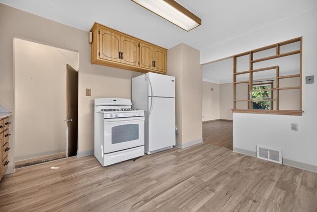 1220 Frisbie Avenue, Maplewood, MN 55109