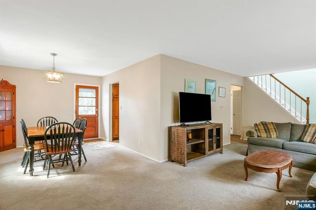 16 Addicks Road, Westwood, NJ 07675