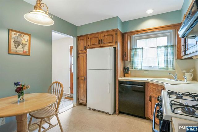 16 Addicks Road, Westwood, NJ 07675