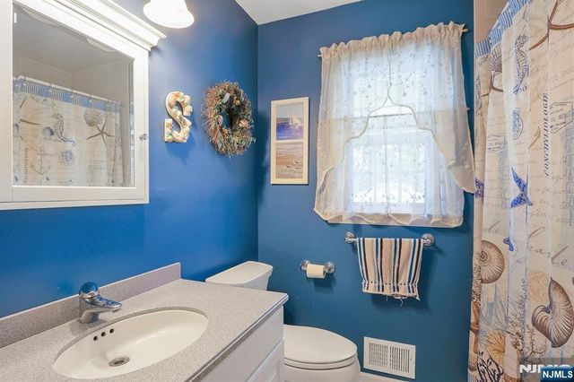 16 Addicks Road, Westwood, NJ 07675