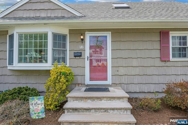 16 Addicks Road, Westwood, NJ 07675