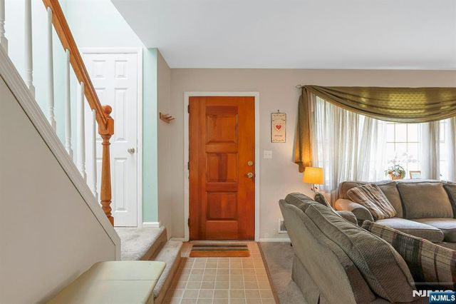 16 Addicks Road, Westwood, NJ 07675