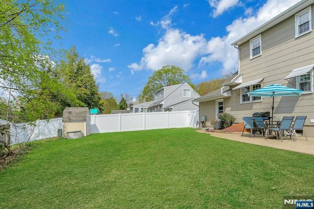 16 Addicks Road, Westwood, NJ 07675