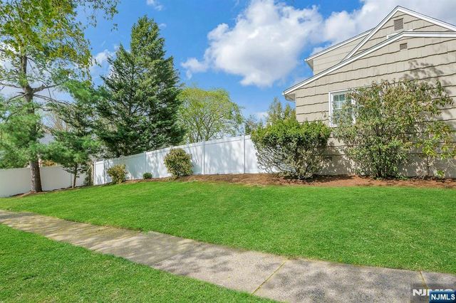 16 Addicks Road, Westwood, NJ 07675
