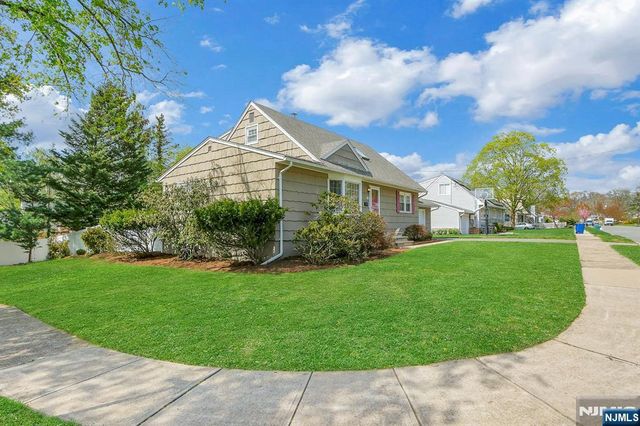 16 Addicks Road, Westwood, NJ 07675