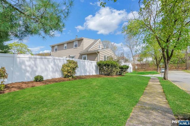 16 Addicks Road, Westwood, NJ 07675