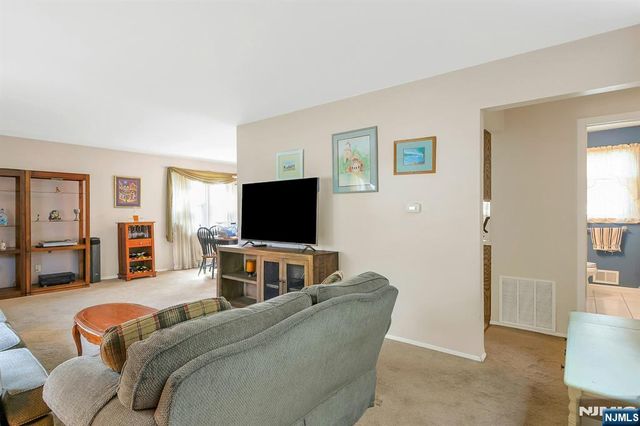 16 Addicks Road, Westwood, NJ 07675