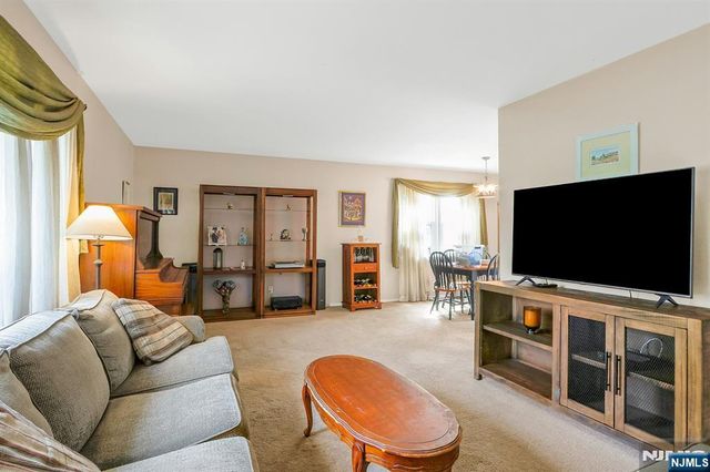 16 Addicks Road, Westwood, NJ 07675