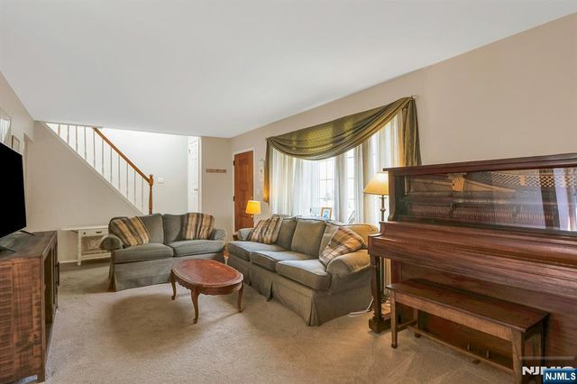 16 Addicks Road, Westwood, NJ 07675