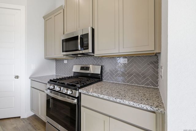 114 Scott Square, San Antonio, TX 78253