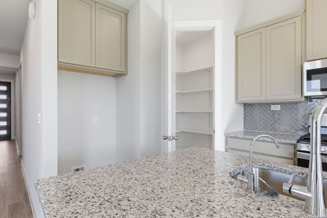 114 Scott Square, San Antonio, TX 78253