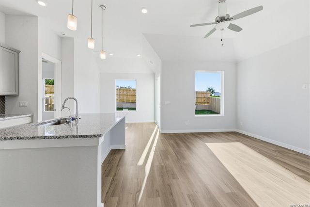 114 Scott Square, San Antonio, TX 78253