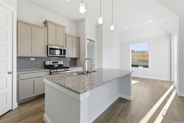 114 Scott Square, San Antonio, TX 78253