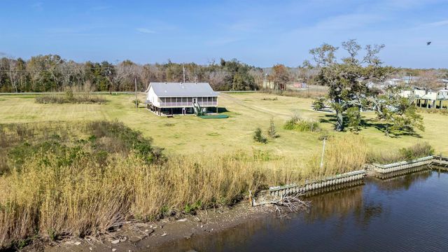 6869 Shrimpers Row, Dulac, LA 70353