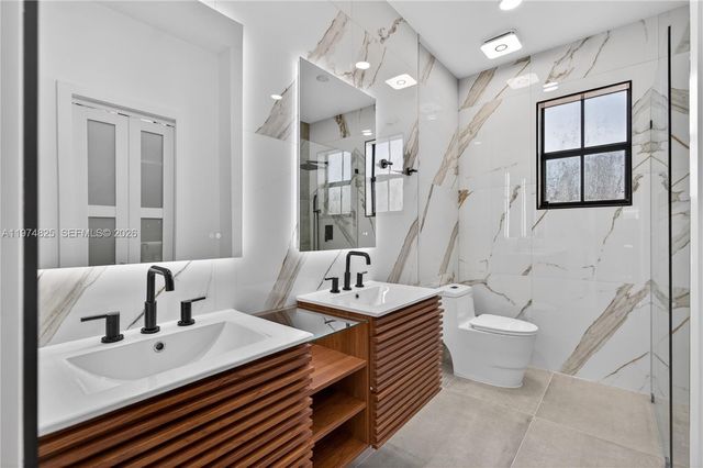 3542 W 93rd Pl, Hialeah, FL 33018