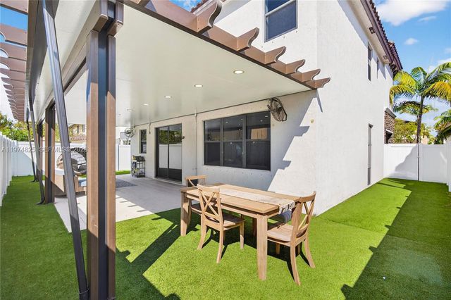 3542 W 93rd Pl, Hialeah, FL 33018