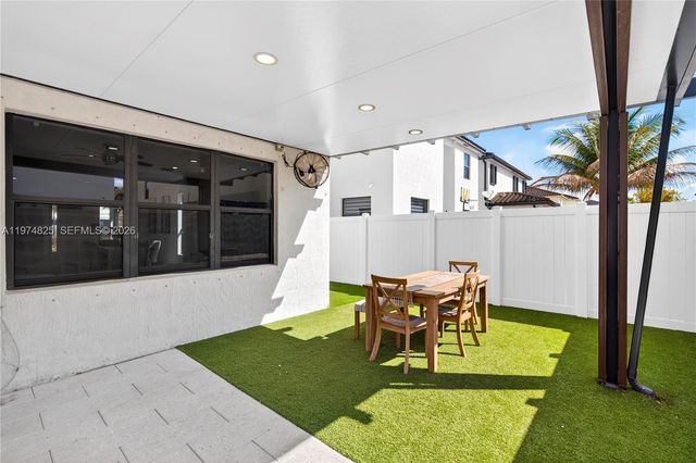 3542 W 93rd Pl, Hialeah, FL 33018