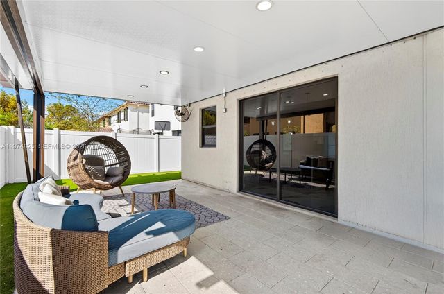 3542 W 93rd Pl, Hialeah, FL 33018