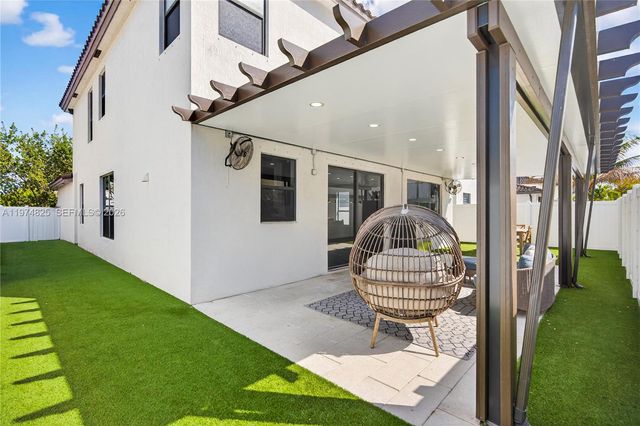 3542 W 93rd Pl, Hialeah, FL 33018