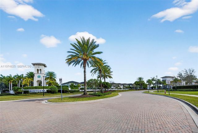 3542 W 93rd Pl, Hialeah, FL 33018