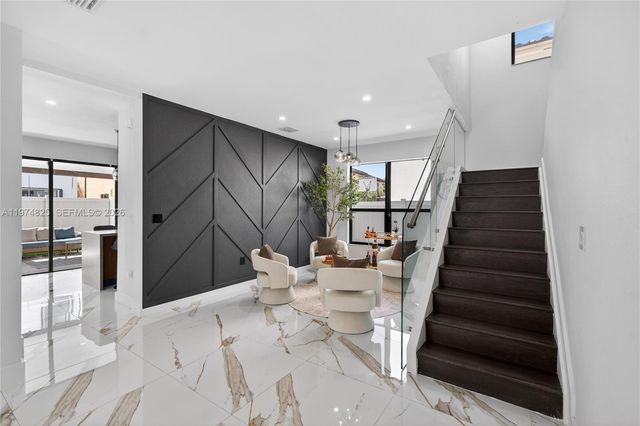 3542 W 93rd Pl, Hialeah, FL 33018