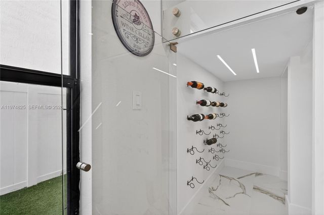 3542 W 93rd Pl, Hialeah, FL 33018