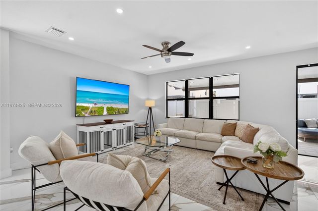 3542 W 93rd Pl, Hialeah, FL 33018