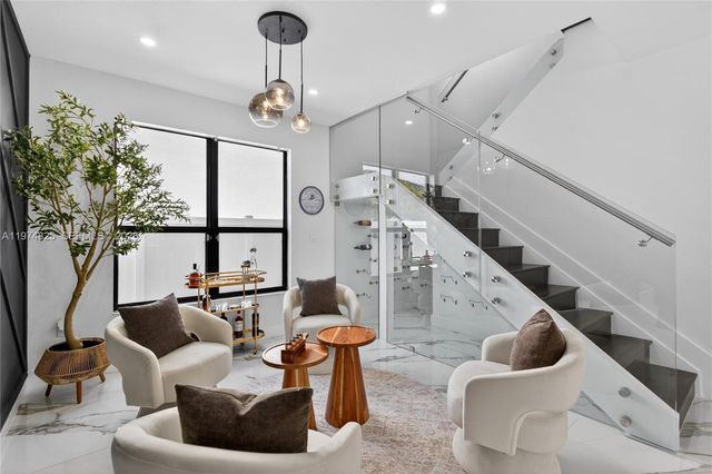 3542 W 93rd Pl, Hialeah, FL 33018