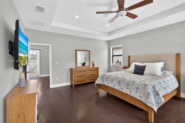 3542 W 93rd Pl, Hialeah, FL 33018