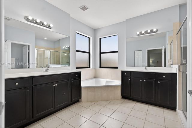 3542 W 93rd Pl, Hialeah, FL 33018