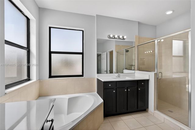 3542 W 93rd Pl, Hialeah, FL 33018