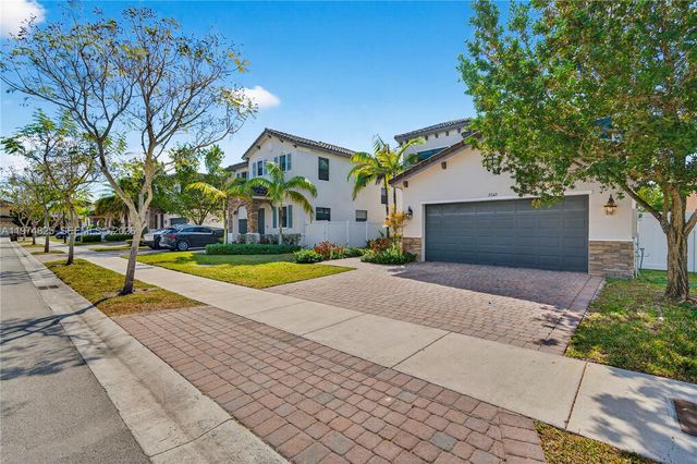 3542 W 93rd Pl, Hialeah, FL 33018