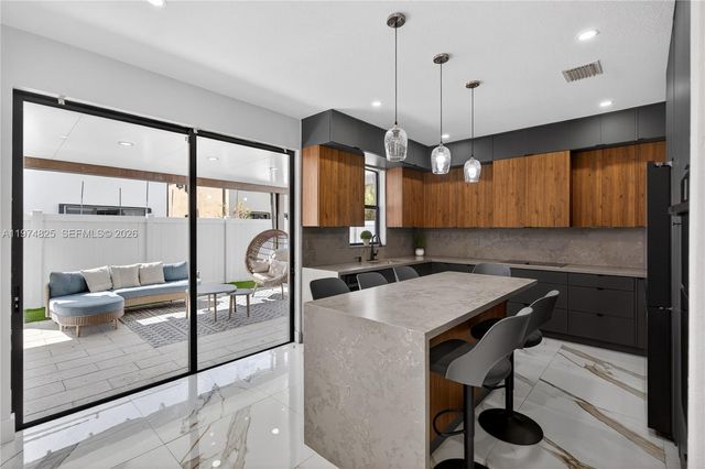 3542 W 93rd Pl, Hialeah, FL 33018