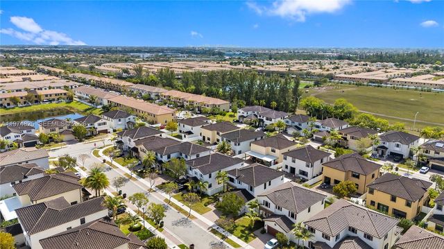 3542 W 93rd Pl, Hialeah, FL 33018